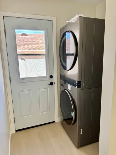 Building Photo - 8980 Oswego St