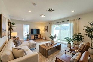 Building Photo - 126 Casuda Canyon Dr