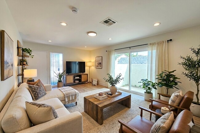 Building Photo - 126 Casuda Canyon Dr