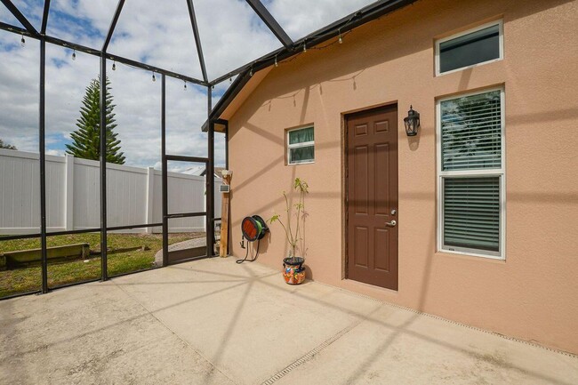 Building Photo - 341 SW Kestor Dr