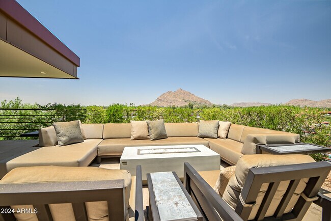 Building Photo - 7117 E Rancho Vista Dr