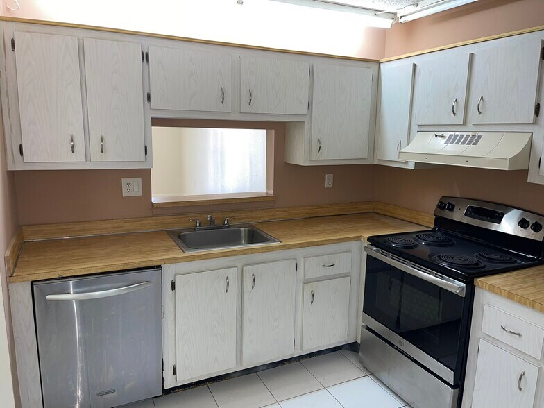 Building Photo - 1820 N Lauderdale Ave