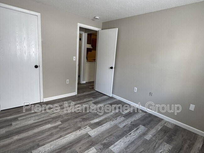 Building Photo - 20 Wolf Rd