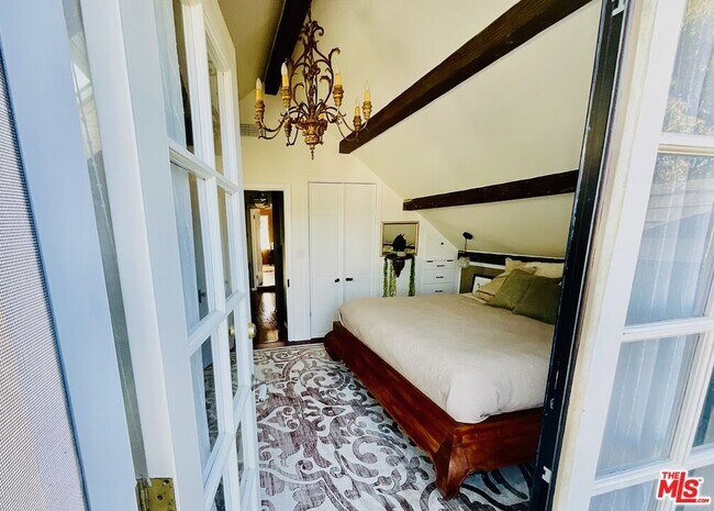 Building Photo - 370 Main St