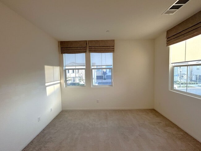 Building Photo - PADDOCK AVE CHINO 91708 (4 BED / 3 BATH)