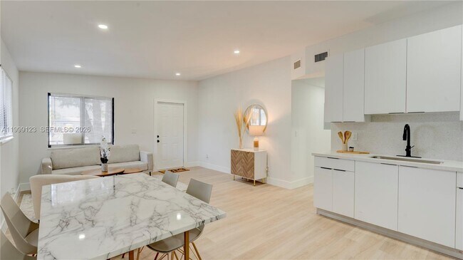 Building Photo - 2736 NW 21st Ave