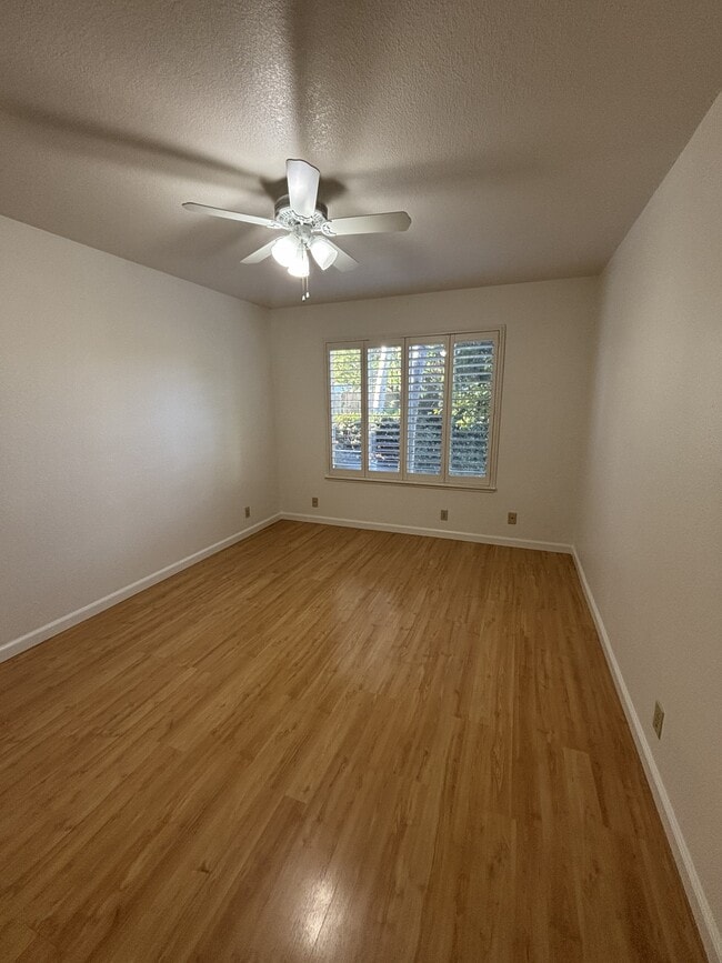 Building Photo - 34 Alvares Ct