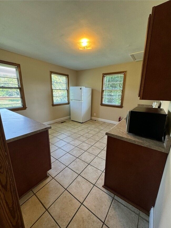 Building Photo - 311 N Confederate Ave