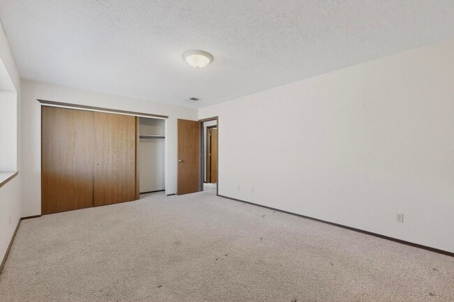 Building Photo - Prospectors Point NE Condo 2 Bedroom, 2 story, 1 1/2 Bath, 1 car garage