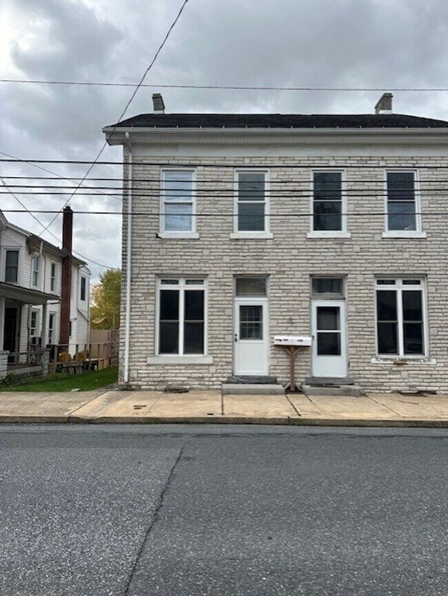 Primary Photo - 136-138 W Main Ave-136