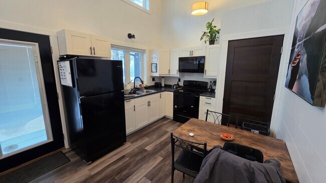 Building Photo - 4213-4213 Trinity Rd