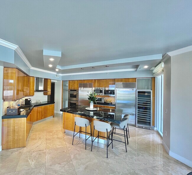 Kitchen - 333 Las Olas Way