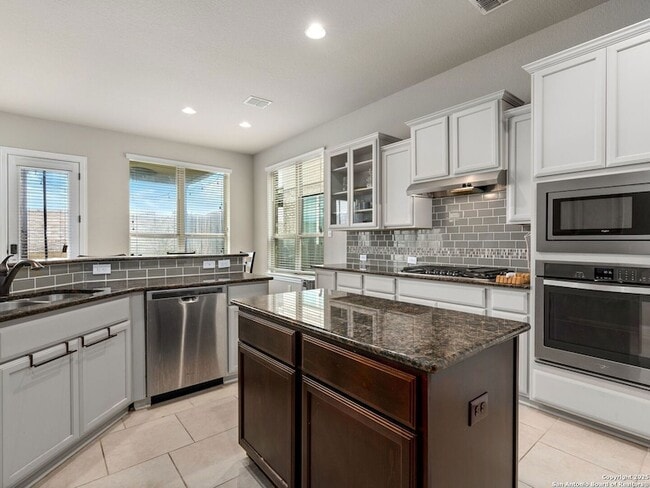 Building Photo - 1714 Kosmas Dr