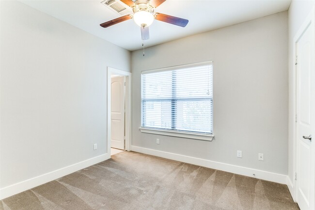 Building Photo - 4323 Dickason Ave