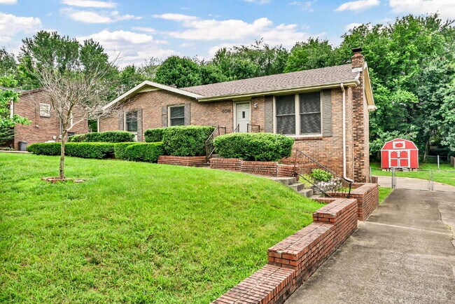 Building Photo - Wonderful 3 bed 2 bath with a modern interior