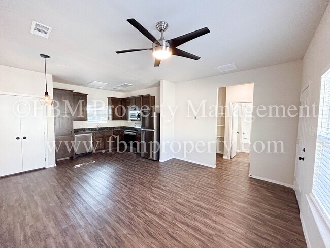 Building Photo - 818 Rose St