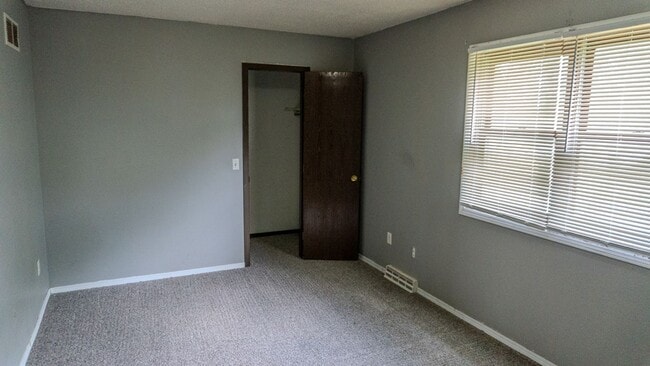 Building Photo - Charming Updated Home in the Heart of Toledo