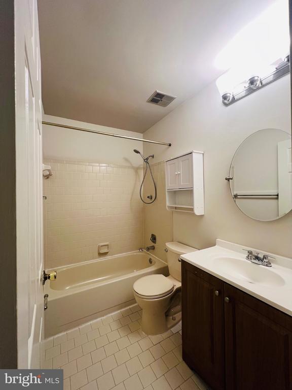 Building Photo - 6279 Kerrydale Dr