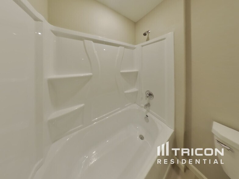 Building Photo - 2915 Grand Finale St