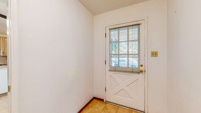 Building Photo - 1426 3rd St