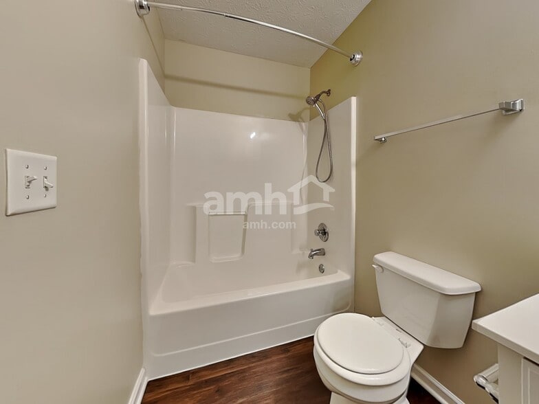 Building Photo - 609 Panzeretta Dr