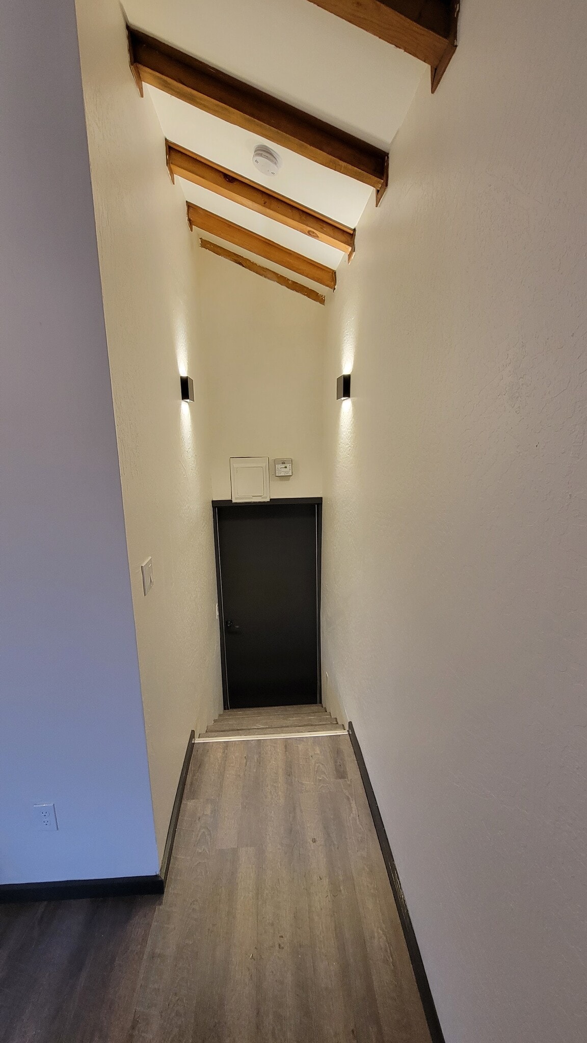 Entry - 21719 Donner Pass Rd