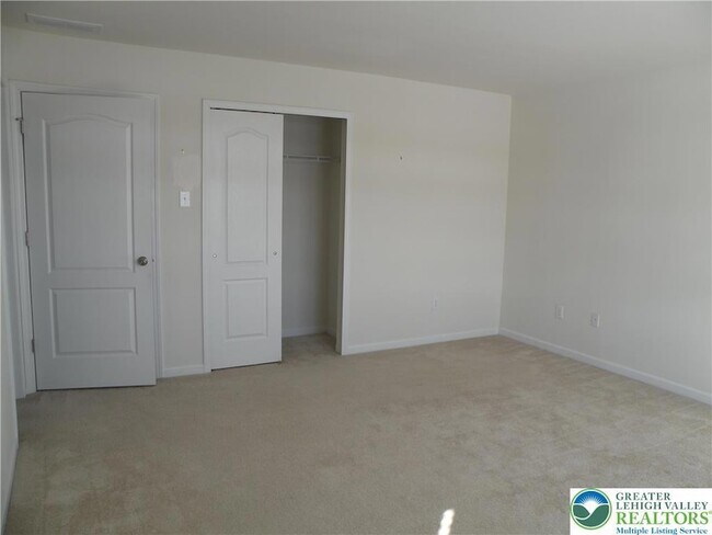 Building Photo - 6092 Valley Forge Dr