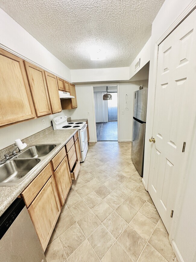 Building Photo - 2058 Watermark Pl