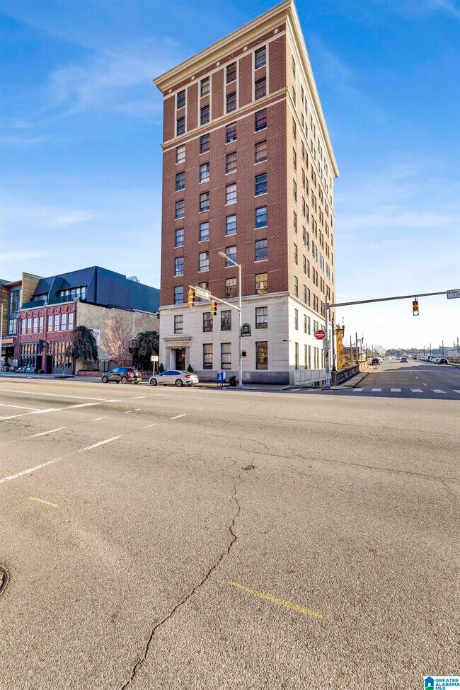 Building Photo - 2201 1st Ave N