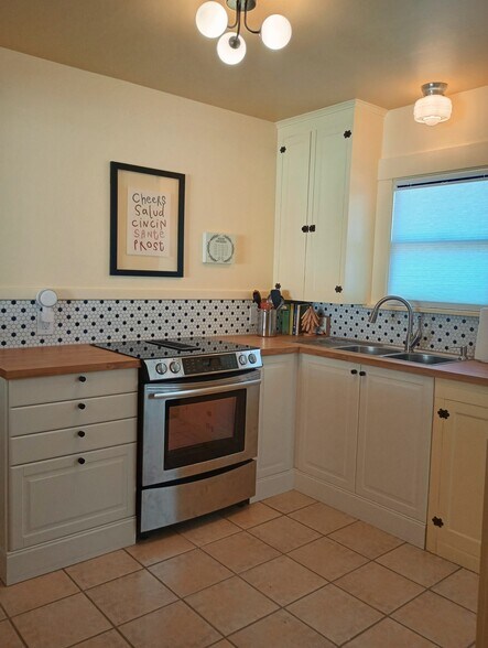 Building Photo - 1209 32nd St