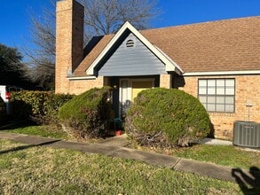 Building Photo - Cute 1/1 Close to Downtown!!
