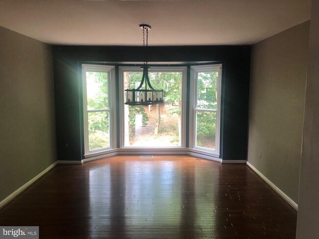 Building Photo - 8104 Overlake Ct