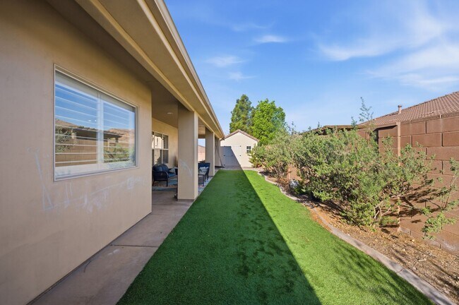 Building Photo - Home with Chef’s Kitchen & RV Parking