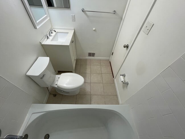Building Photo - 15039 Cherrywood Dr