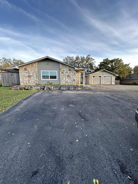 Building Photo - 3105 Vista Ln