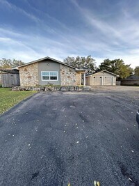 Building Photo - 3105 Vista Ln