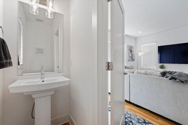 Building Photo - Sterling Point 3 Bed Home