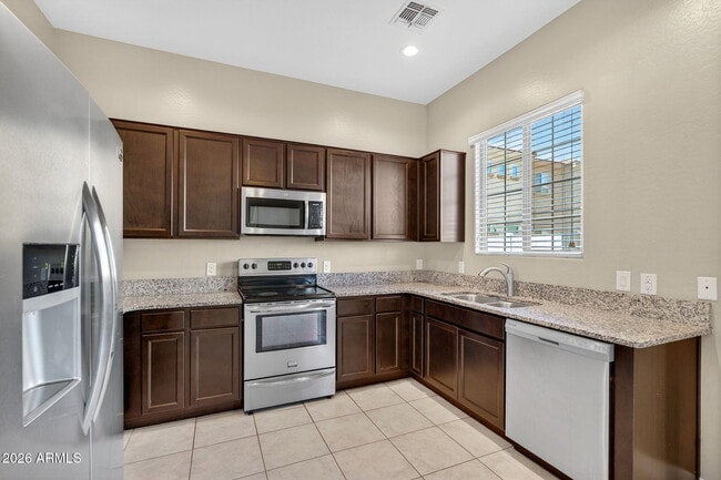 Building Photo - 1367 S Country Club Dr