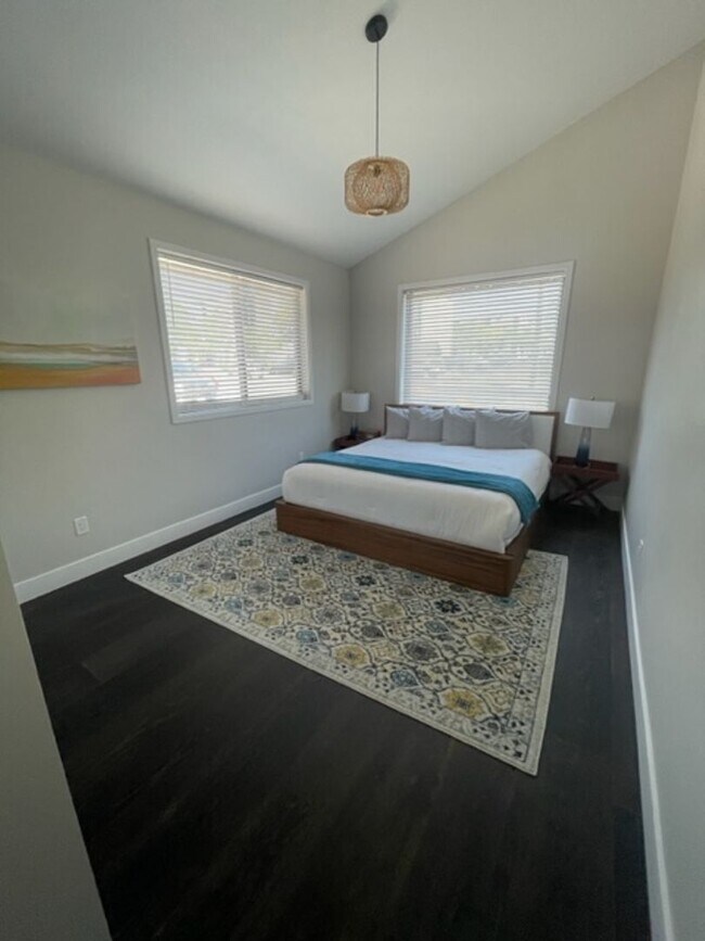 Building Photo - 2bd, 2ba Reno Bungalow in the Riverwalk Di...