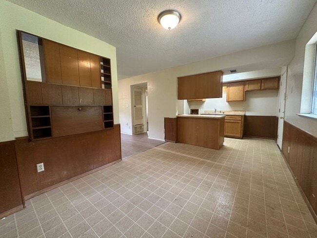 Building Photo - 4000 Acree St