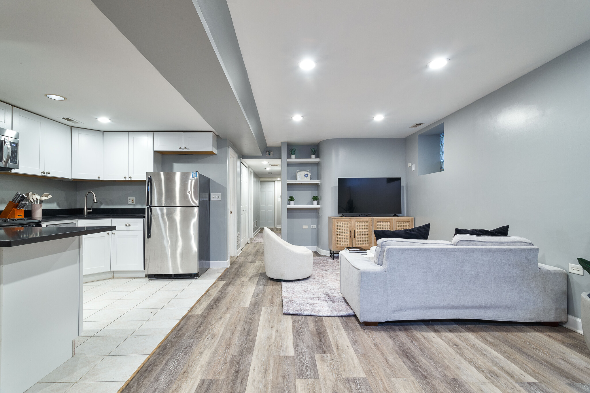 Building Photo - 3047 N Clybourn Ave