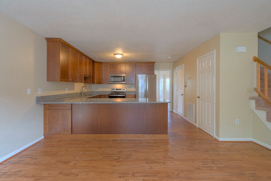 Building Photo - 852 Patrick Henry Dr