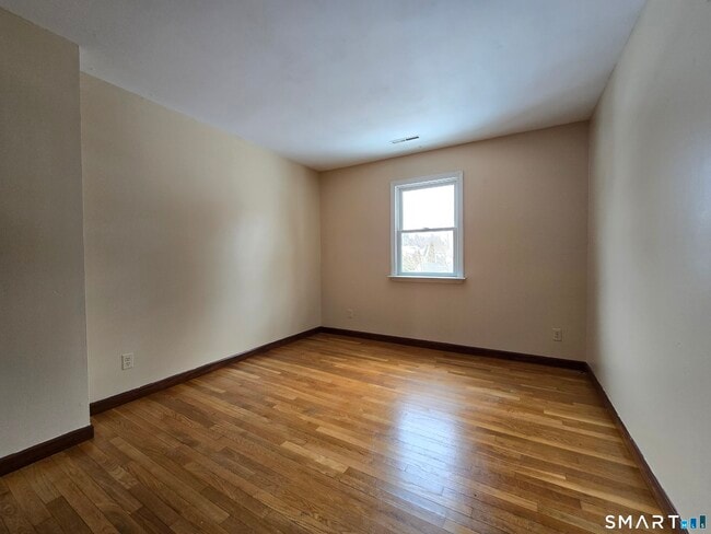 Building Photo - 7 Bryson Ave