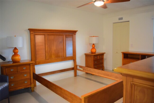 Building Photo - 13250 SW 4th Ct