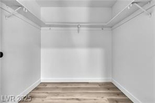 Building Photo - Spacious Single Story Home Near Sahara/Eas...