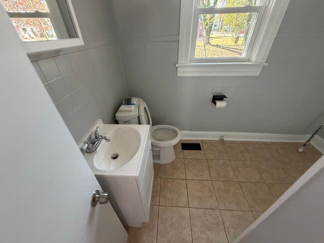 Building Photo - 2 Bedroom Brick House, Covered Porch, Hardwood floors, Central HVAC