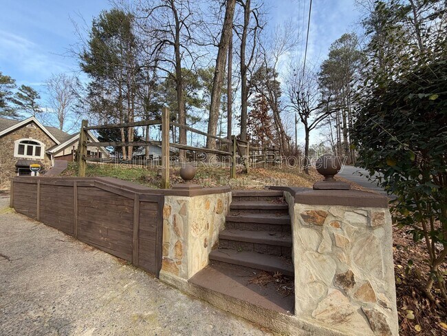 Building Photo - 835 Timber Lake Trail