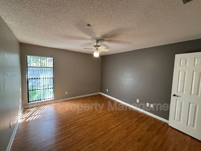 Building Photo - 1444 Forest Hills Dr
