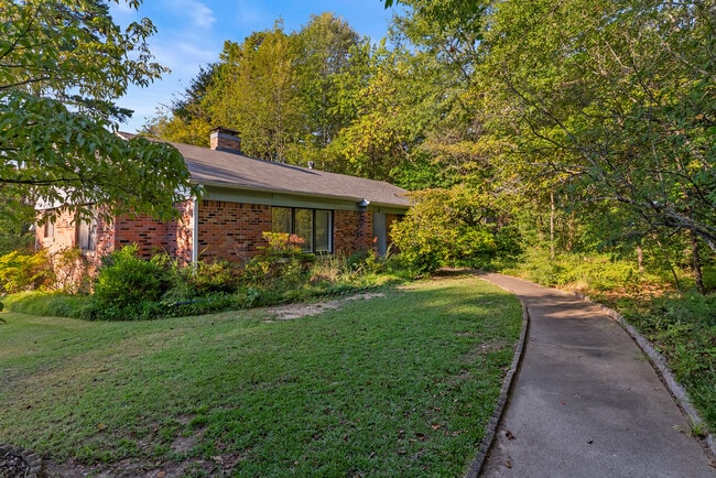 Building Photo - 2 Shannon Dr