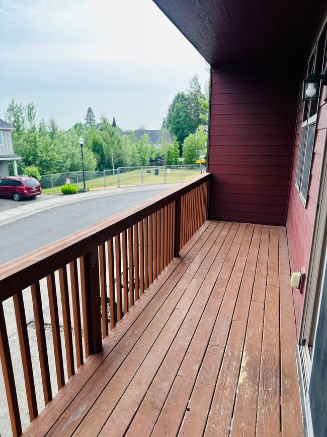 Building Photo - Charming and Updated Townhome in Convenien...